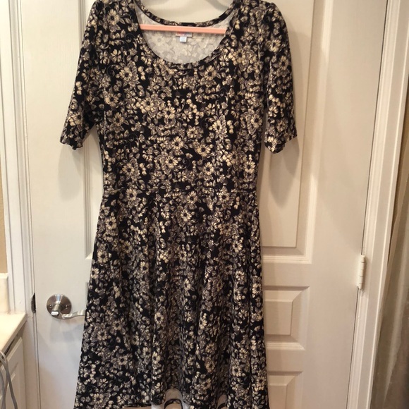 LuLaRoe Dresses & Skirts - LulaRoe Black & White Floral Nicole Dress